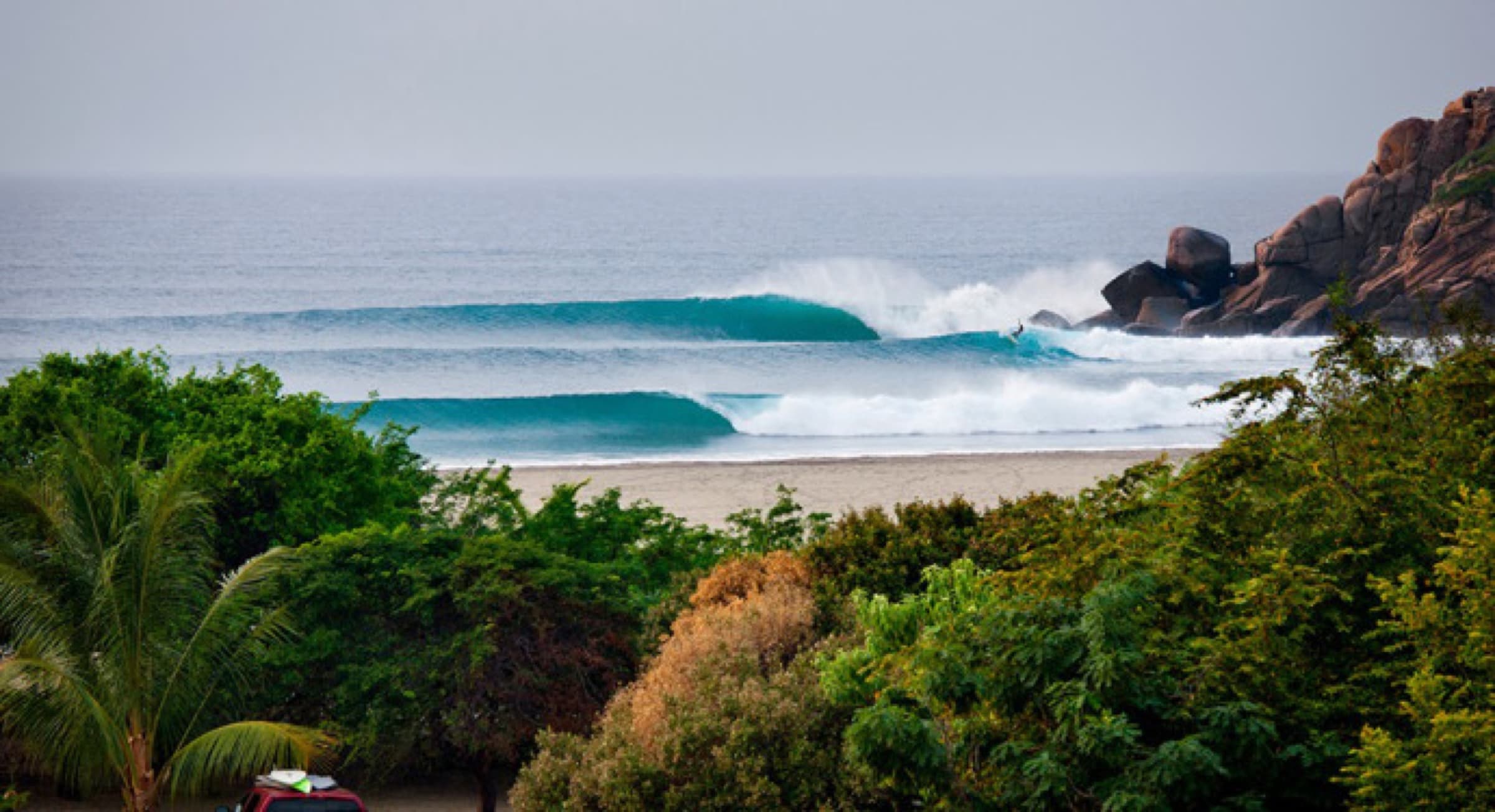 A clean tube at the Barra de la Cruz right point